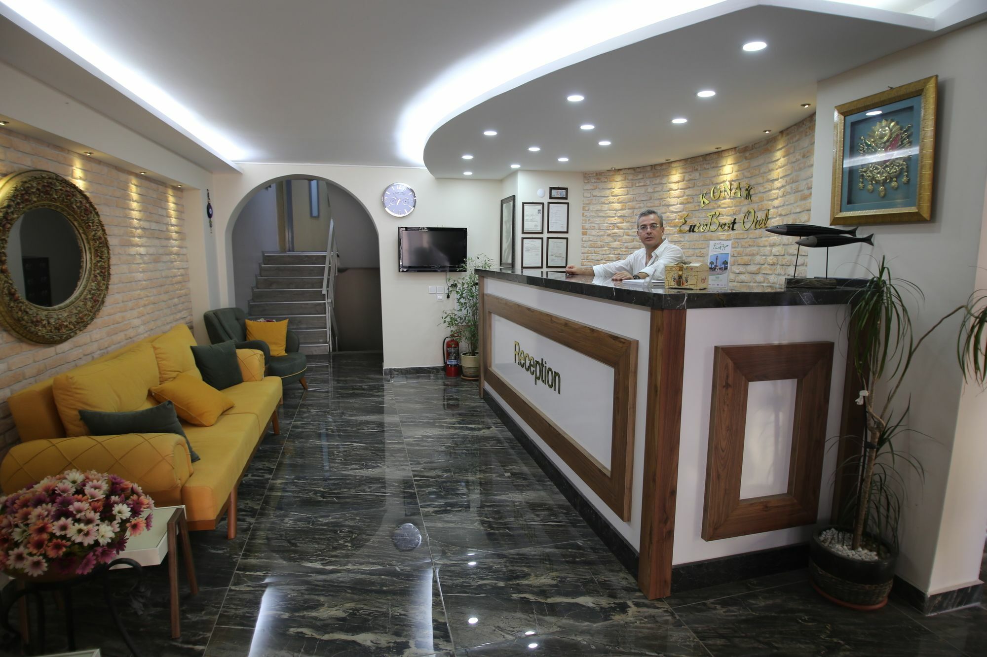 Konak Eurobest Otel Izmir Exterior foto